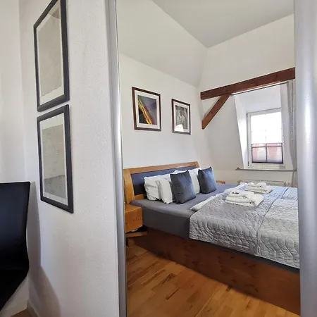 Bohnapartments Steigerwald - 3 Badezimmer - 4 Schlafzimmer - Vollausstattung - Wlan - Gratis Parkplatze Apartment