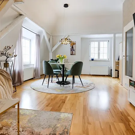 Bohnapartments Steigerwald - 3 Badezimmer - 4 Schlafzimmer - Vollausstattung - Wlan - Gratis Parkplatze Apartment *